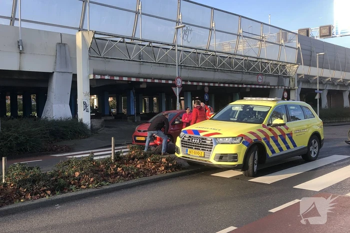 Persoon zwaargewond bij aanrijding met auto