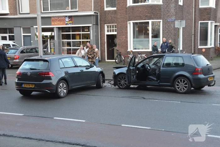 Gewonde bij aanrijding tussen twee voertuigen