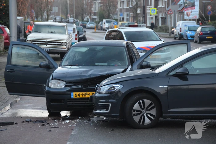 Gewonde bij aanrijding tussen twee voertuigen