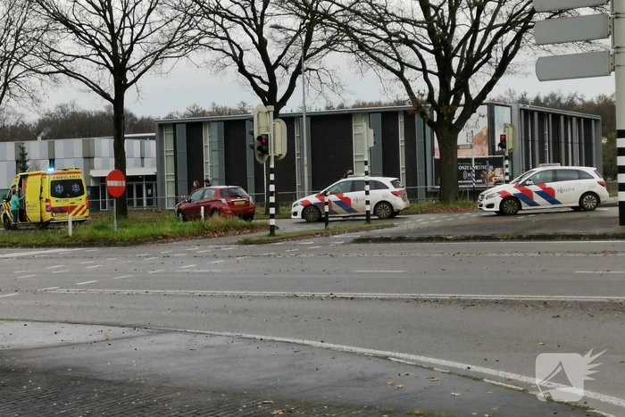 Overstekende voetganger met rollator aangereden door auto