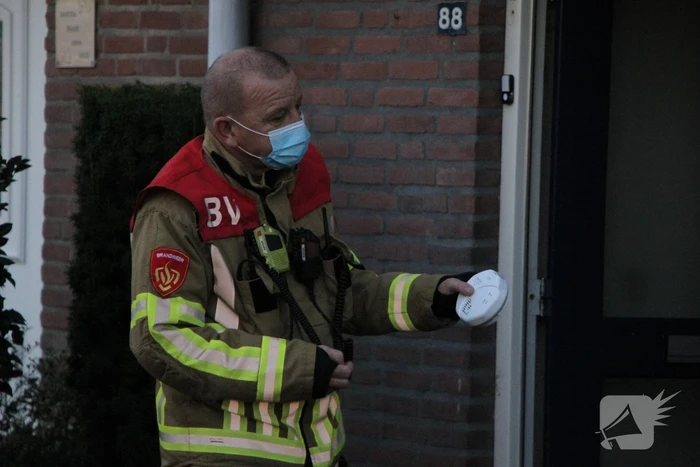 Brandweer doet onderzoek in woning na afgaan van koolmonoxidemelder