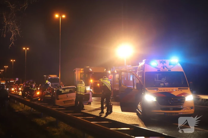 Auto botst tegen pijlwagen