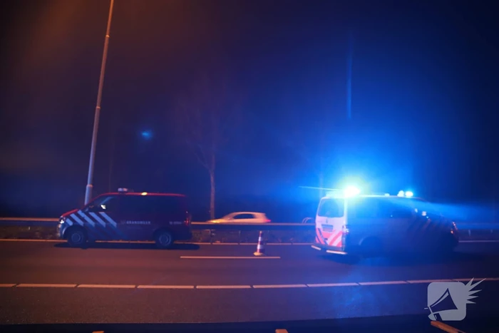 Auto botst tegen pijlwagen
