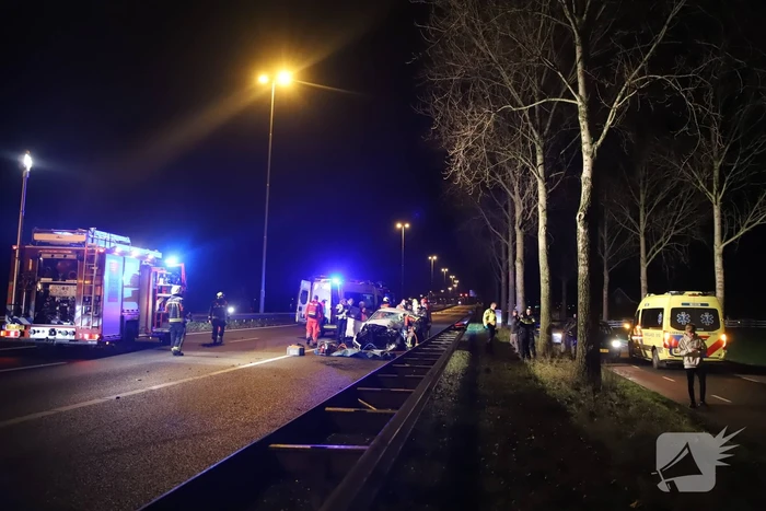 Auto botst tegen pijlwagen