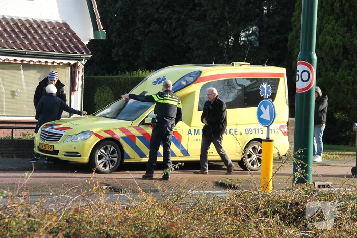 Auto en fietser botsen met elkaar