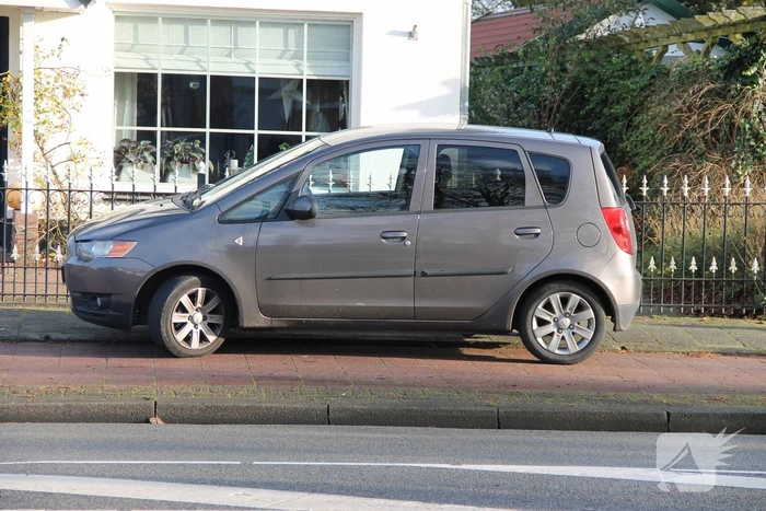 Auto en fietser botsen met elkaar
