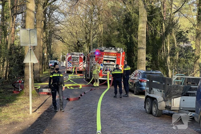 Veel rook bij brand in carport