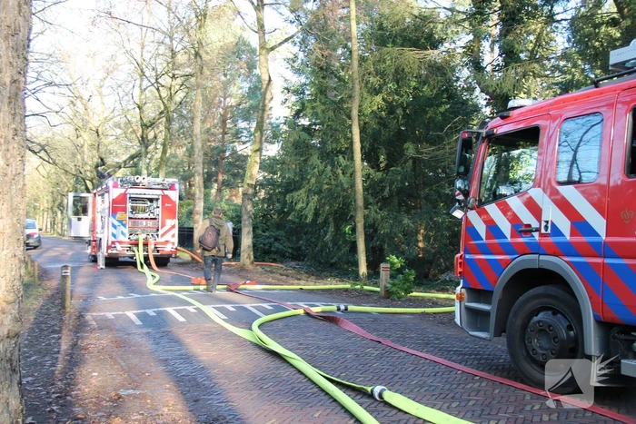 Veel rook bij brand in carport