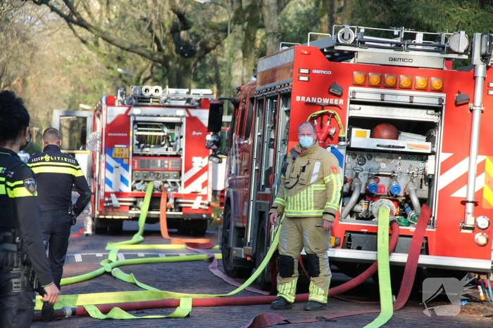 Veel rook bij brand in carport
