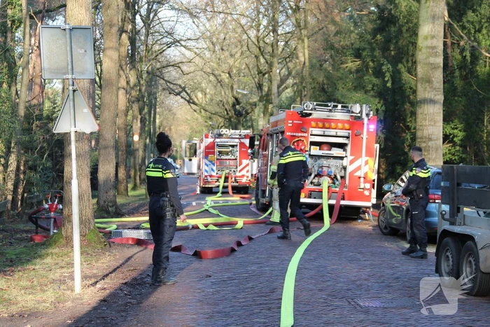 Veel rook bij brand in carport