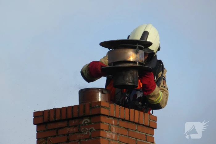 Flinke schoorsteenbrand bij woning