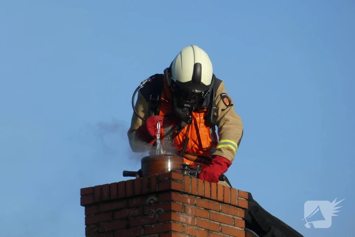 Flinke schoorsteenbrand bij woning