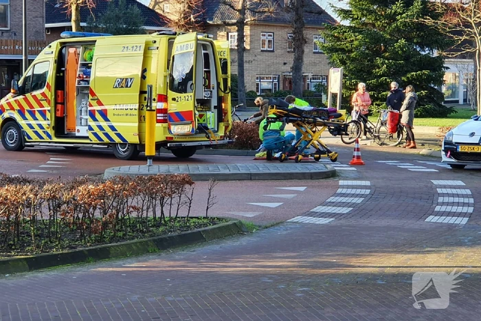 Fietsster aangereden op rotonde