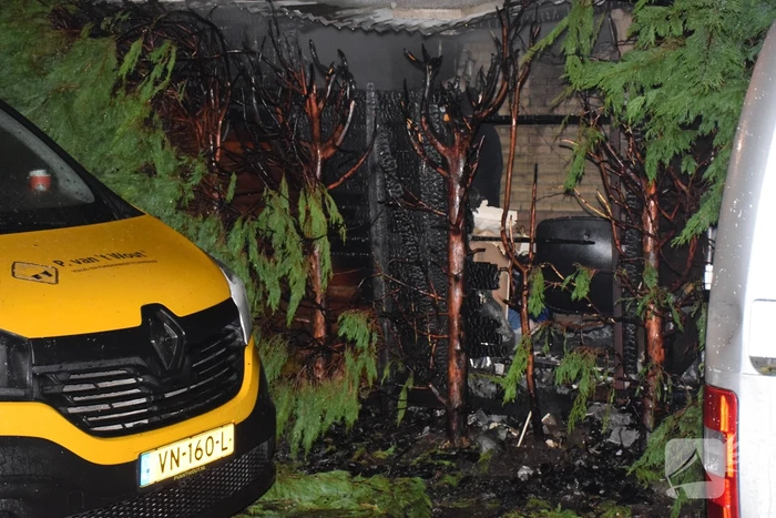 Flinke brand in een schuur tegen de woning