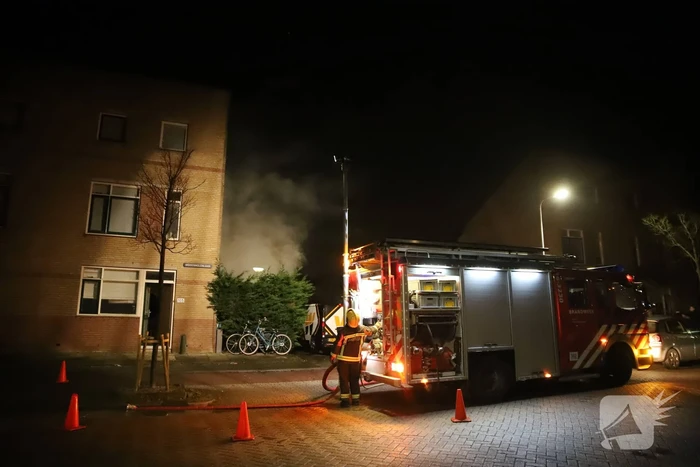 Flinke brand in een schuur tegen de woning