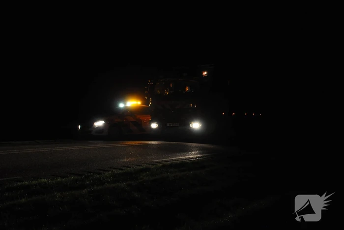 Dronken automobilist rijdt talud af