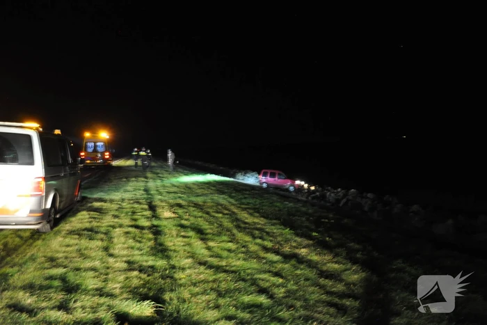Dronken automobilist rijdt talud af