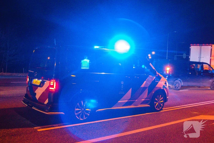 Persoon gewond bij botsing tussen twee auto's