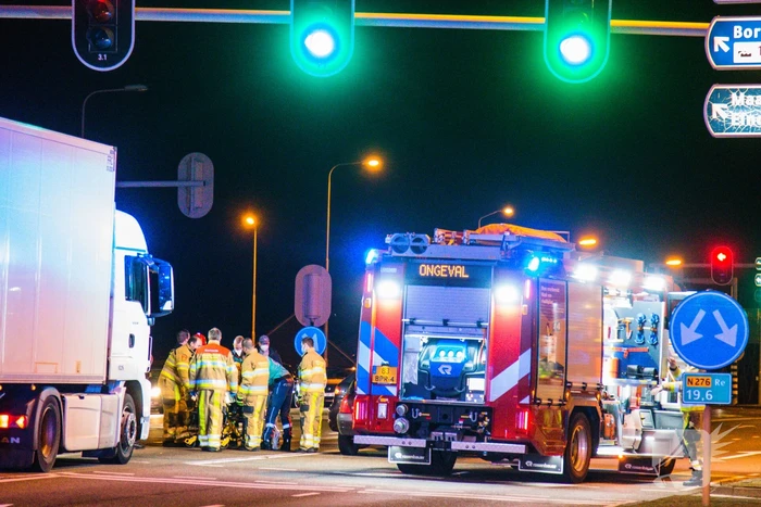 Persoon gewond bij botsing tussen twee auto's
