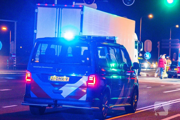 Persoon gewond bij botsing tussen twee auto's