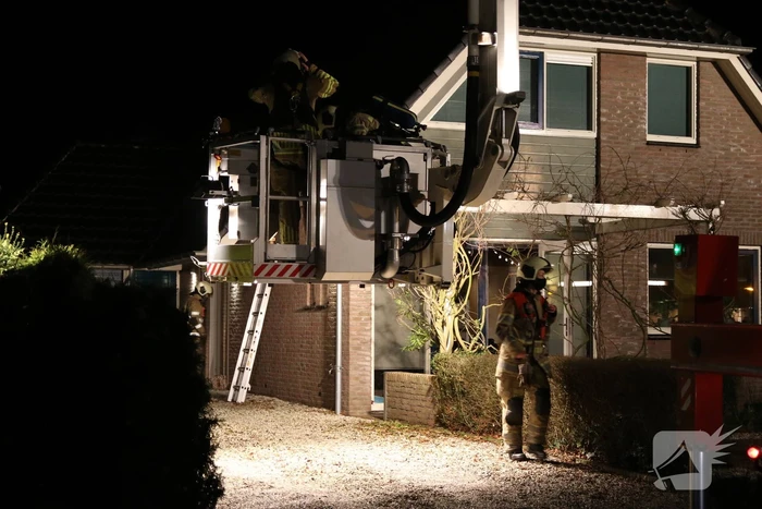 Brand in schoorsteen van woning