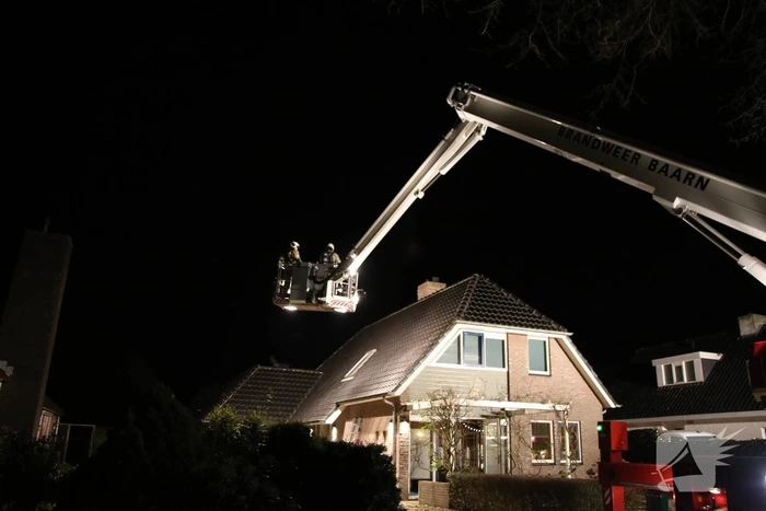 Brand in schoorsteen van woning