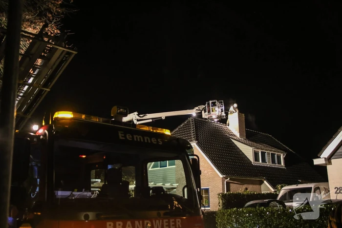 Brand in schoorsteen van woning