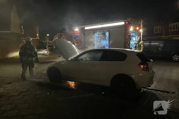 Auto loopt schade op door brand