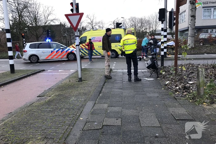 Overstekende fietser aangereden door auto