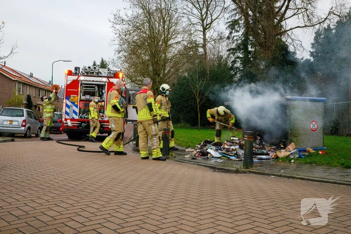 Papiercontainer in brand