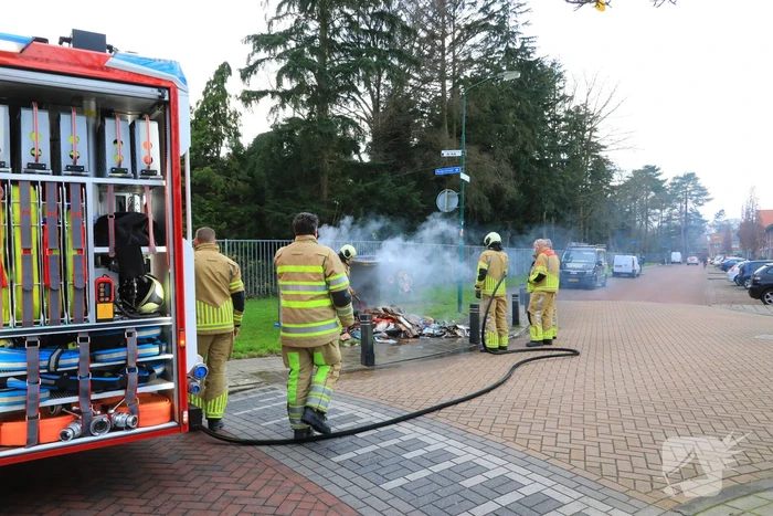 Papiercontainer in brand