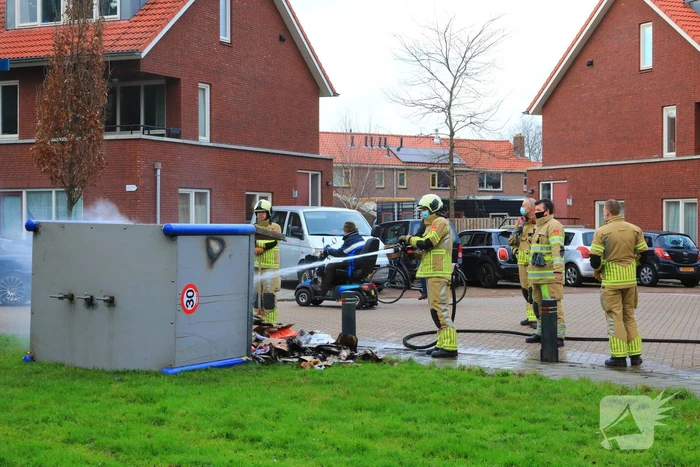 Papiercontainer in brand