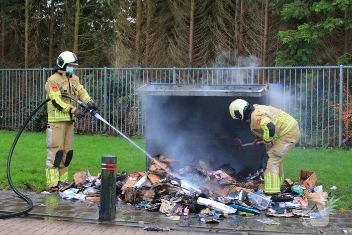 Papiercontainer in brand
