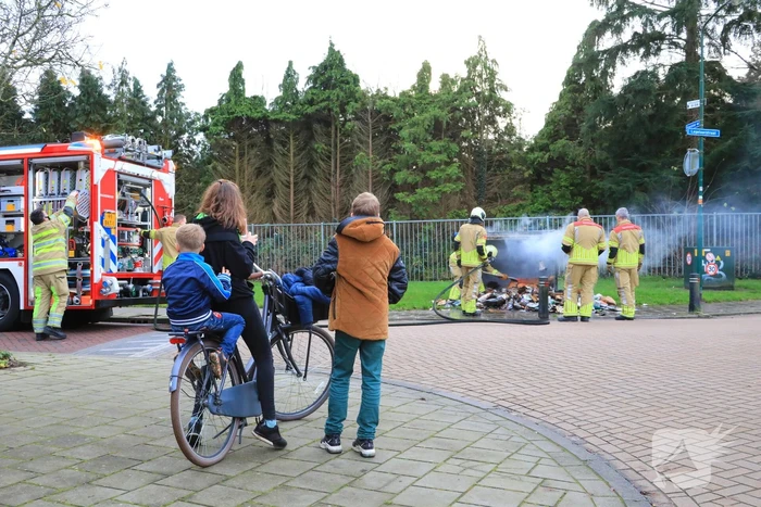 Papiercontainer in brand