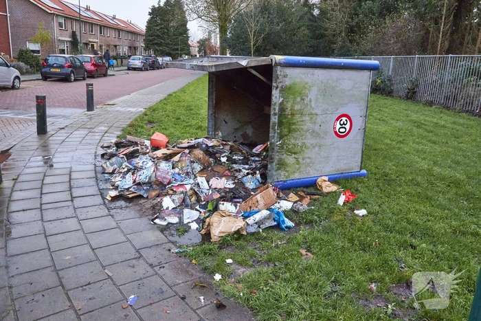 Papiercontainer in brand