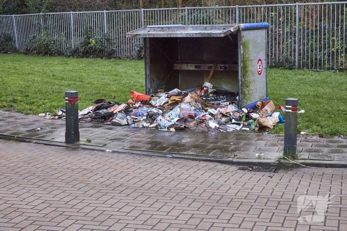 Papiercontainer in brand