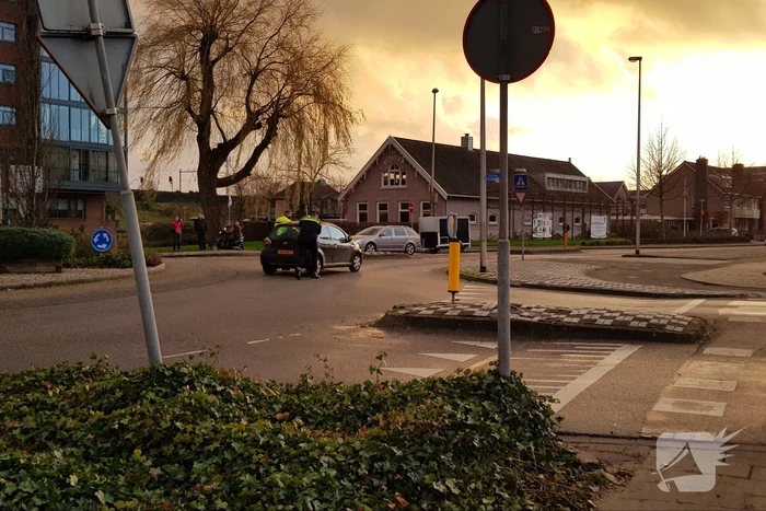 Verkeersongeval op rotonde