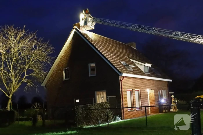 Bewoners proberen zelf brand te blussen