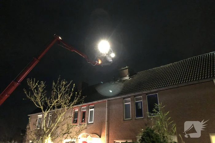 Kat valt van schrik in schoorsteenpijp