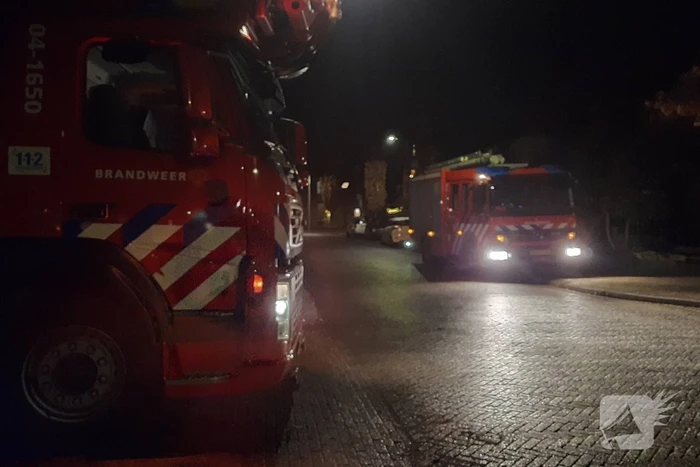 Kat valt van schrik in schoorsteenpijp