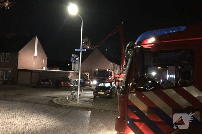 Kat valt van schrik in schoorsteenpijp
