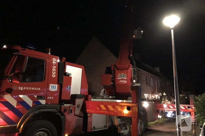 Kat valt van schrik in schoorsteenpijp