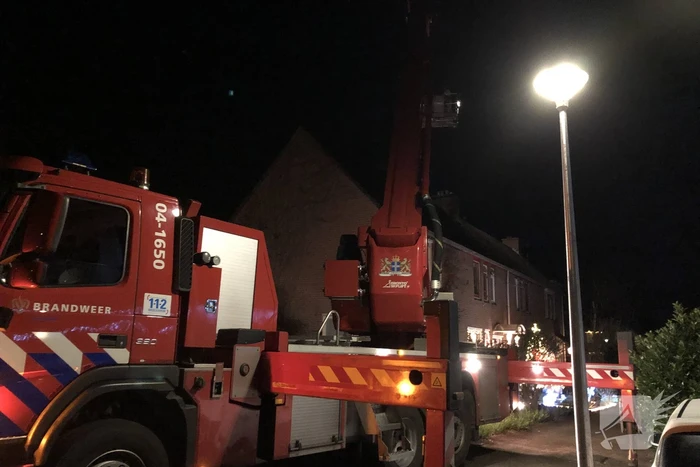 Kat valt van schrik in schoorsteenpijp