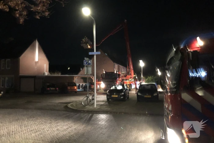 Kat valt van schrik in schoorsteenpijp