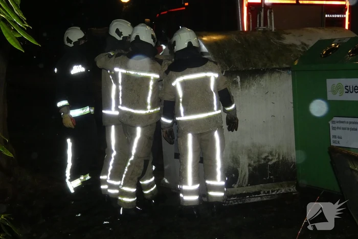 Brand in kledingcontainer snel geblust