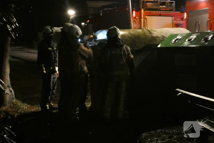 Brand in kledingcontainer snel geblust