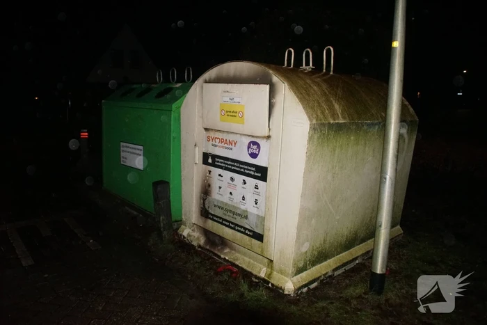 Brand in kledingcontainer snel geblust