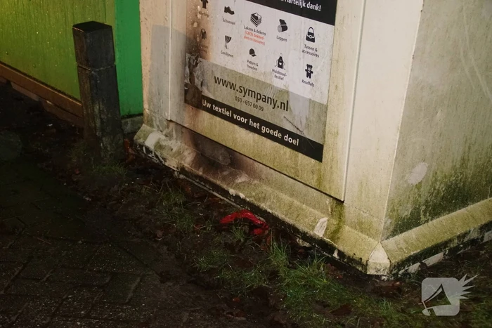 Brand in kledingcontainer snel geblust