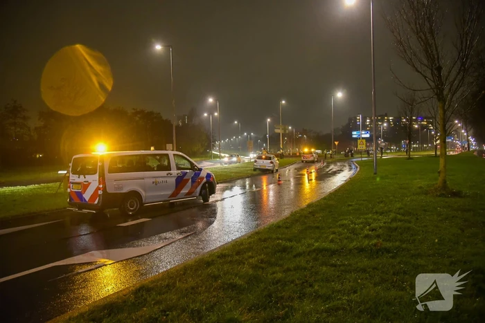Auto eindigt op dak