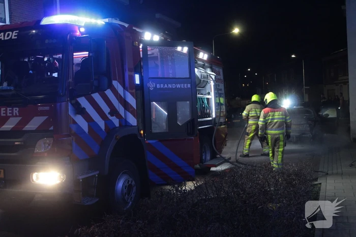 Auto loopt veel schade op bij brand